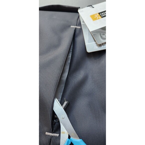 Case Logic 3201140 VNM-217 17" Notebook Carrying Case Messenger Bag Nylon BLACK - Picture 3 of 16